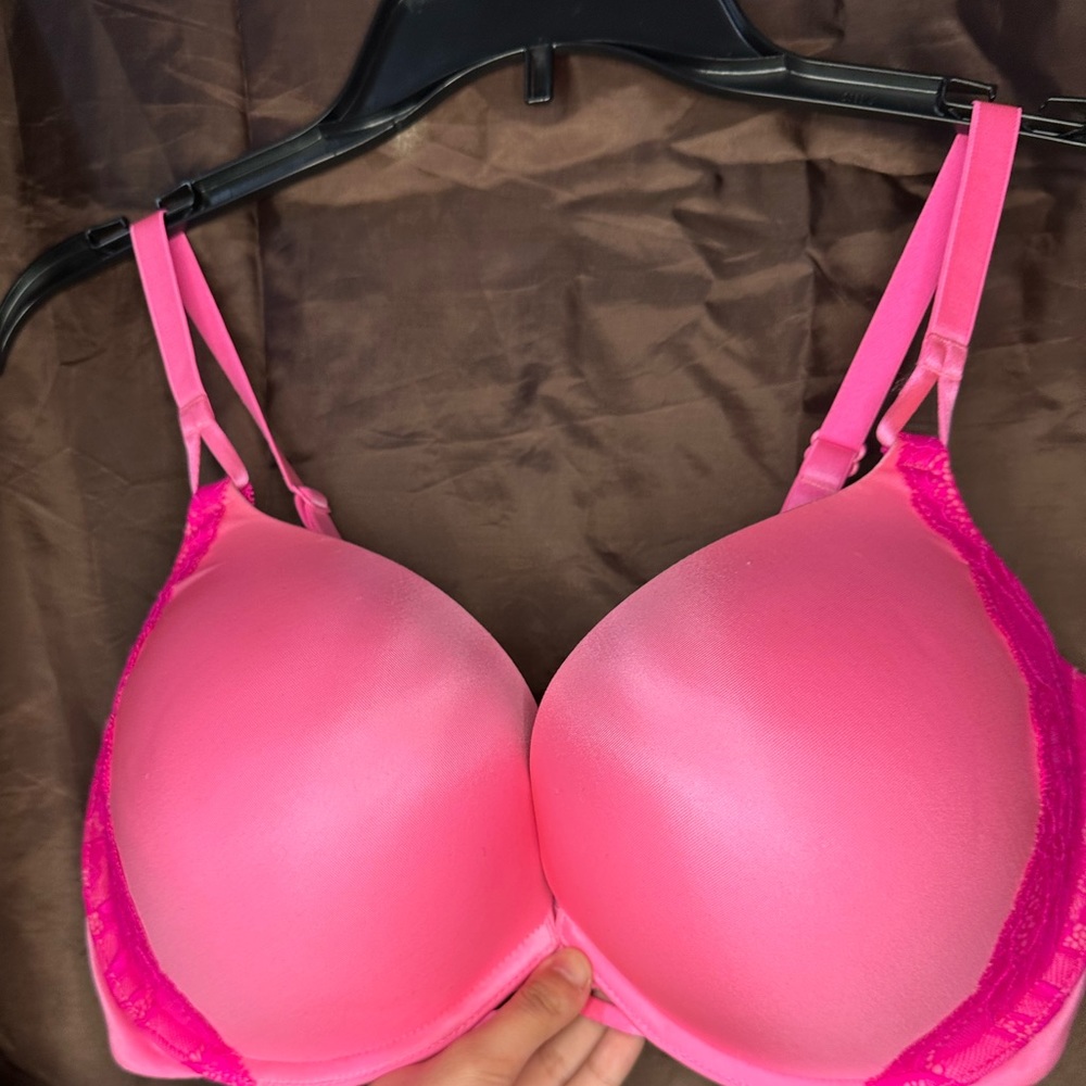 VICTORIA'S SECRET
BOMBSHELL BRA